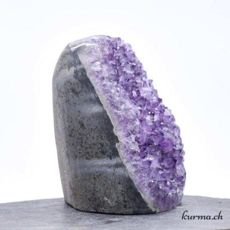 Minéraux Améthyste Uruguay Extra - Nº14263.1-2 disponible dans la boutique en ligne Kûrma. Votre magasin de pierre et minéraux en suisse