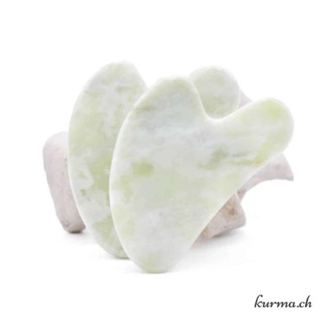 Palme Gua Sha - Jade Vert 8cm - Nº13973-3 disponible dans la boutique en ligne Kûrma. Votre magasin de pierre et minéraux en suisse