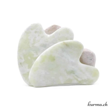 Palme Gua Sha - Jade Vert 8cm - Nº13973-4 disponible dans la boutique en ligne Kûrma. Votre magasin de pierre et minéraux en suisse