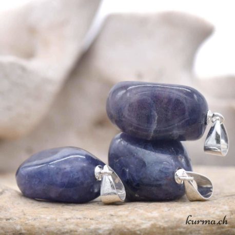 Pendentif Cordiérite - N°14296-1 disponible dans la boutique en ligne Kûrma. Votre magasin de pierre et minéraux en suisse
