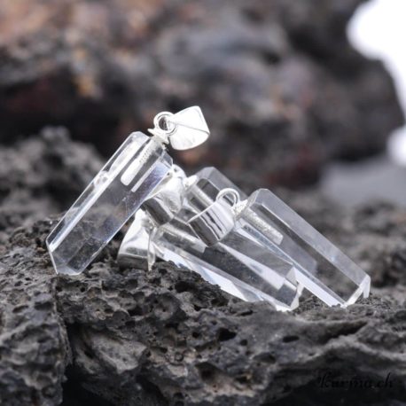 Pendentif Cristal de Roche Cristaux - N°14293-1 disponible dans la boutique en ligne Kûrma. Votre magasin de pierre et minéraux en suisse