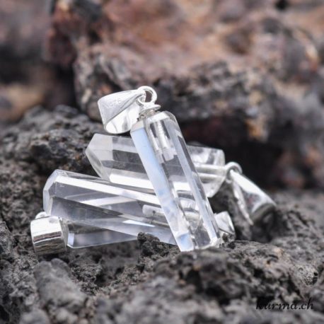 Pendentif Cristal de Roche Cristaux - N°14293-3 disponible dans la boutique en ligne Kûrma. Votre magasin de pierre et minéraux en suisse