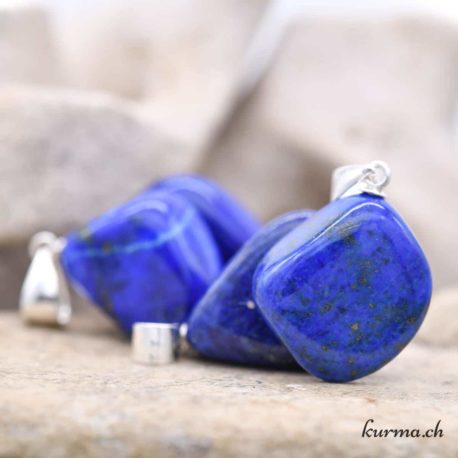 Pendentif Lapis Lazuli (g) - N°8071-1 disponible dans la boutique en ligne Kûrma. Votre magasin de pierre et minéraux en suisse