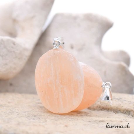 Pendentif Sélénite Orange (c) - N°14429-2 disponible dans la boutique en ligne Kûrma. Votre magasin de pierre et minéraux en suisse