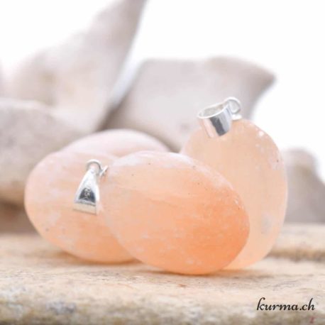 Pendentif Sélénite Orange (c) - N°14429-3 disponible dans la boutique en ligne Kûrma. Votre magasin de pierre et minéraux en suisse