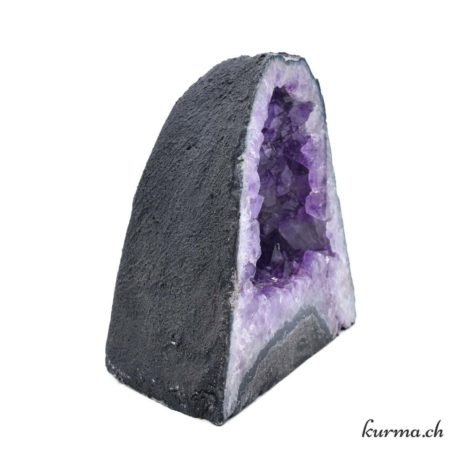 Minéraux Améthyste Géode - N°14268.1-2 disponible dans la boutique en ligne Kûrma. Votre magasin de pierre et minéraux en suisse
