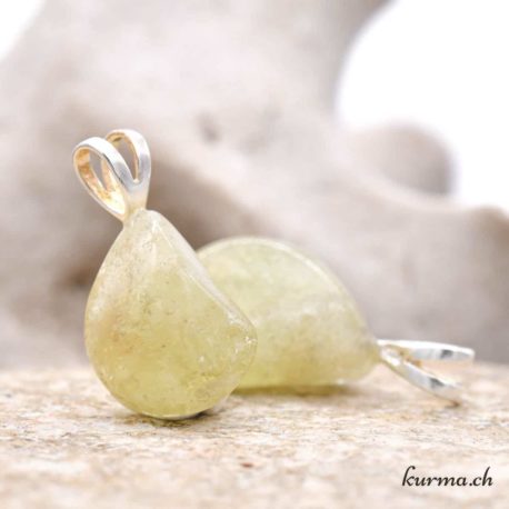 Pendentif Brazilianite (n) - N°14467-1 disponible dans la boutique en ligne Kûrma. Votre magasin de pierre et minéraux en suisse