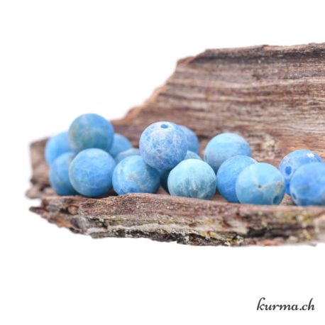Perle Apatite Bleue Matte 8-8.5mm  1 disponible dans la boutique en ligne Kûrma. Votre magasin de pierre et minéraux en suisse