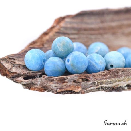 Perle Apatite Bleue Matte 8-8.5mm  3 disponible dans la boutique en ligne Kûrma. Votre magasin de pierre et minéraux en suisse