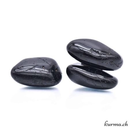 Pierre Roulée Tourmaline Noire M 2 disponible dans la boutique en ligne Kûrma. Votre magasin de pierre et minéraux en suisse