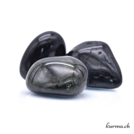 Pierre Roulée Tourmaline Noire M 3 disponible dans la boutique en ligne Kûrma. Votre magasin de pierre et minéraux en suisse