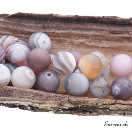 Perle Agate du Botswana Mat – 8-8.5mm – N°9145-31 disponible dans la boutique en ligne Kûrma. Votre magasin de pierre et minéraux en suisse