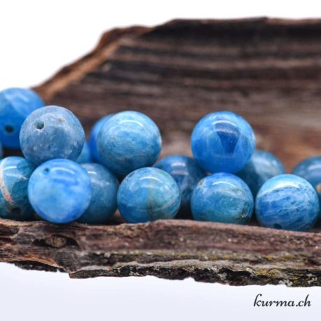 Perle Apatite Bleue 8mm-2 disponible dans la boutique en ligne Kûrma. Votre magasin de pierre et minéraux en suisse