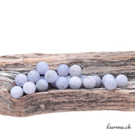 Perle Calcite Bleu 8-8.5mm 1 disponible dans la boutique en ligne Kûrma. Votre magasin de pierre et minéraux en suisse