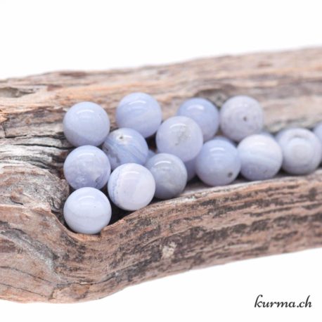 Perle Calcite Bleu 8-8.5mm 2 disponible dans la boutique en ligne Kûrma. Votre magasin de pierre et minéraux en suisse