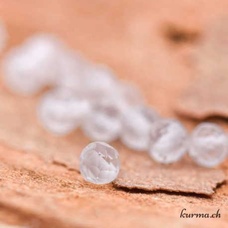 Perle Cristal de Roche Facette 2.3mm 3 disponible dans la boutique en ligne Kûrma. Votre magasin de pierre et minéraux en suisse