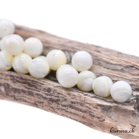 Perle Nacre Blanche 10mm 3 disponible dans la boutique en ligne Kûrma. Votre magasin de pierre et minéraux en suisse