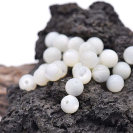 Perle Nacre Blanche 6-6.5mm 2 disponible dans la boutique en ligne Kûrma. Votre magasin de pierre et minéraux en suisse