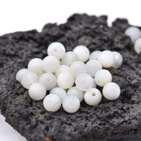 Perle Nacre Blanche 6-6.5mm 3 disponible dans la boutique en ligne Kûrma. Votre magasin de pierre et minéraux en suisse