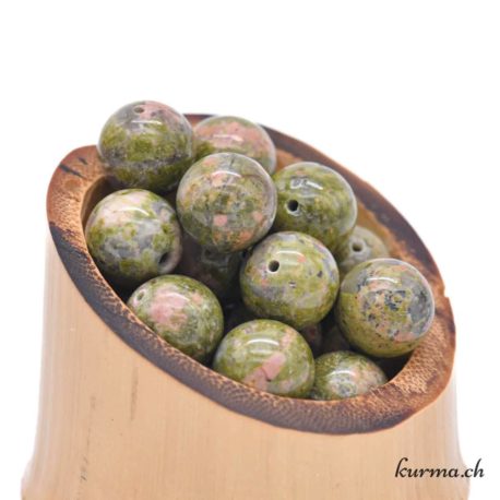 Perle Unakite 10mm 3 disponible dans la boutique en ligne Kûrma. Votre magasin de pierre et minéraux en suisse