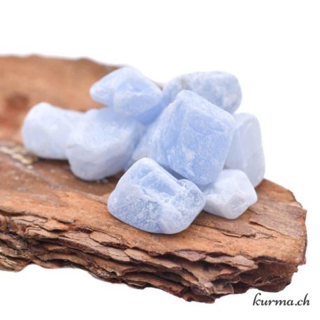 Pierre pour Orgonite Calcite Bleue brute XXS-1 disponible dans la boutique en ligne Kûrma. Votre magasin de pierre et minéraux en suisse