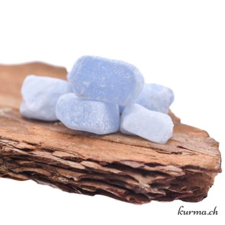 Pierre pour Orgonite Calcite Bleue brute XXS-2 disponible dans la boutique en ligne Kûrma. Votre magasin de pierre et minéraux en suisse