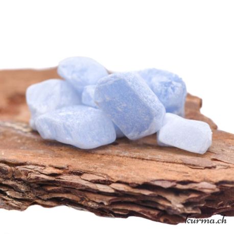 Pierre pour Orgonite Calcite Bleue brute XXS-3 disponible dans la boutique en ligne Kûrma. Votre magasin de pierre et minéraux en suisse