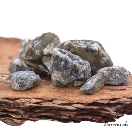 Pierre pour Orgonite Labradorite brute XXS-1 disponible dans la boutique en ligne Kûrma. Votre magasin de pierre et minéraux en suisse