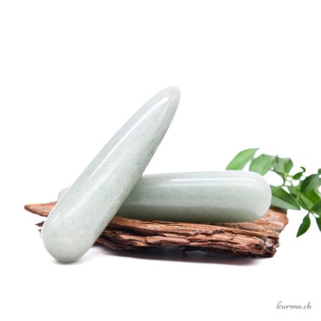 Acheter Bâton de massage - Aventurine Verte - N°7840-1 dans la boutique en ligne Kûrma. Spécialisé dans des pierres de qualité directement importer depuis les artisans lapidaires.