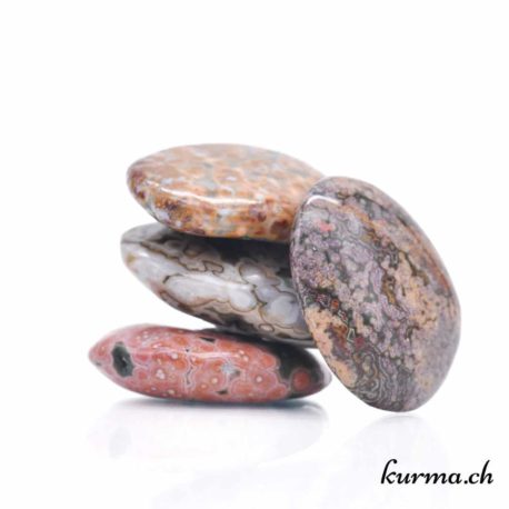 Acheter un galet en pierre dans la boutique en ligne Kûrma. Spécialisé dans des pierres de qualité directement importer depuis les artisans lapidaires.
