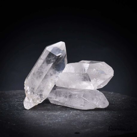 Lot Cristal de Roche 2 disponible dans la boutique en ligne Kûrma. Votre magasin de pierre et minéraux en suisse