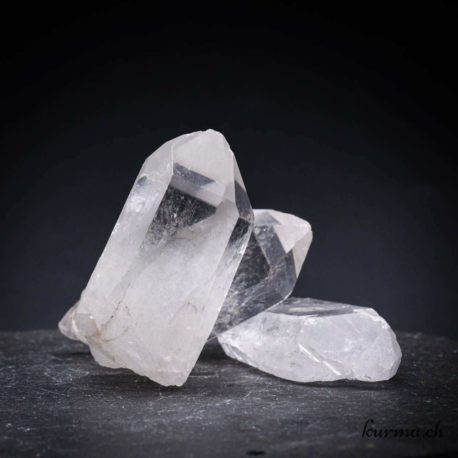 Lot Cristal de Roche 3 disponible dans la boutique en ligne Kûrma. Votre magasin de pierre et minéraux en suisse