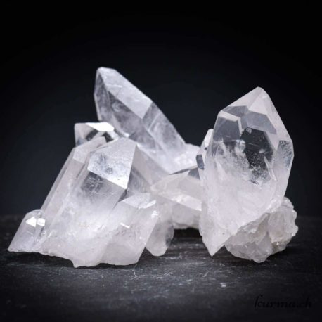 Lot Cristal de Roche 4 disponible dans la boutique en ligne Kûrma. Votre magasin de pierre et minéraux en suisse