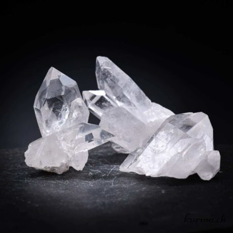 Lot Cristal de Roche 5 disponible dans la boutique en ligne Kûrma. Votre magasin de pierre et minéraux en suisse