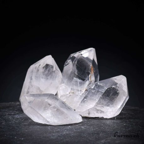 Lot Cristal de Roche 7 disponible dans la boutique en ligne Kûrma. Votre magasin de pierre et minéraux en suisse