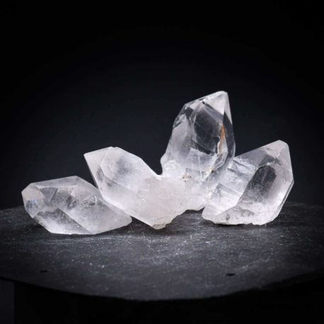 Lot Cristal de Roche 8 disponible dans la boutique en ligne Kûrma. Votre magasin de pierre et minéraux en suisse