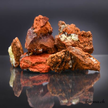 Minéraux Adamite- Nº5174.1-11 disponible dans la boutique en ligne Kûrma. Votre magasin de pierre et minéraux en suisse