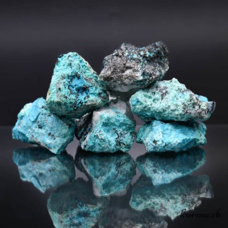 Minéraux Chrysocolle - Tenorite - Calcite Nº5578.1-21 disponible dans la boutique en ligne Kûrma. Votre magasin de pierre et minéraux en suisse