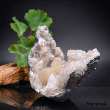 Minéraux Heulandite - Stilbite- Nº14773.1-31 disponible dans la boutique en ligne Kûrma. Votre magasin de pierre et minéraux en suisse