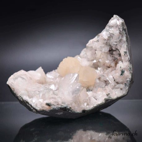 Minéraux Heulandite - Stilbite- Nº14773.1-81 disponible dans la boutique en ligne Kûrma. Votre magasin de pierre et minéraux en suisse