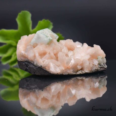Minéraux Stilbite-Apophyllite Verte Nº14776.1-51 disponible dans la boutique en ligne Kûrma. Votre magasin de pierre et minéraux en suisse