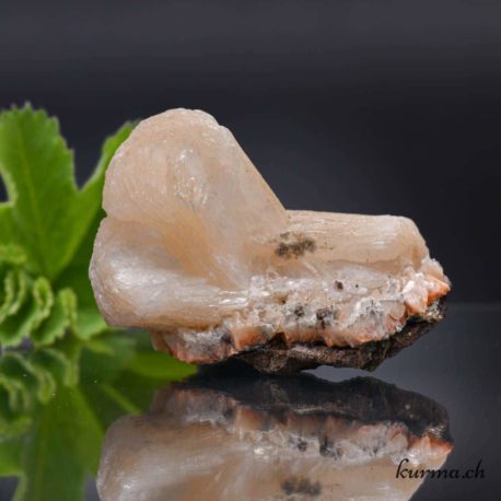 Minéraux Stilbite- Nº14781-11 disponible dans la boutique en ligne Kûrma. Votre magasin de pierre et minéraux en suisse