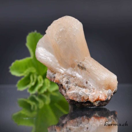 Minéraux Stilbite- Nº14781-61 disponible dans la boutique en ligne Kûrma. Votre magasin de pierre et minéraux en suisse