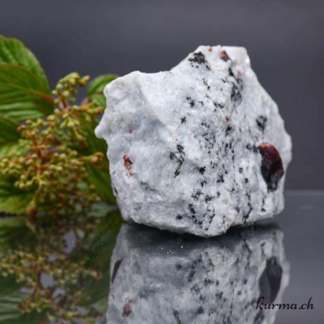 Minéraux Zircon sur Matrice- Nº8033.1-41 disponible dans la boutique en ligne Kûrma. Votre magasin de pierre et minéraux en suisse