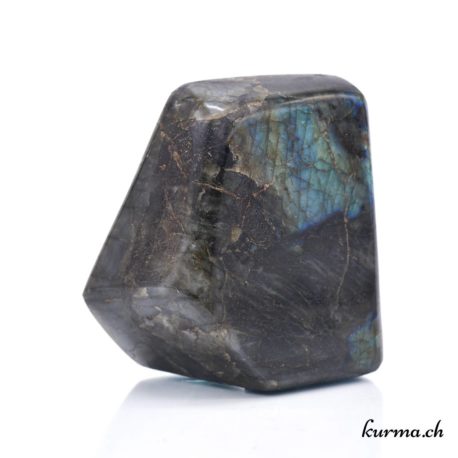 Acheter Menhir Labradorite 848gr – N°14266.7-31 dans la boutique en ligne Kûrma. Spécialisé dans des pierres de qualité directement importer depuis les artisans lapidaires.