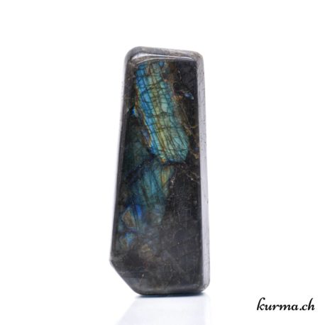 Acheter Menhir Labradorite 857gr – N°14266.5-11 dans la boutique en ligne Kûrma. Spécialisé dans des pierres de qualité directement importer depuis les artisans lapidaires.