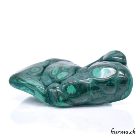 Acheter Menhir Malachite 409gr – N°14262.3-41 dans la boutique en ligne Kûrma. Spécialisé dans des pierres de qualité directement importer depuis les artisans lapidaires.