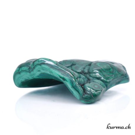 Acheter Menhir Malachite 409gr – N°14262.3-51 dans la boutique en ligne Kûrma. Spécialisé dans des pierres de qualité directement importer depuis les artisans lapidaires.