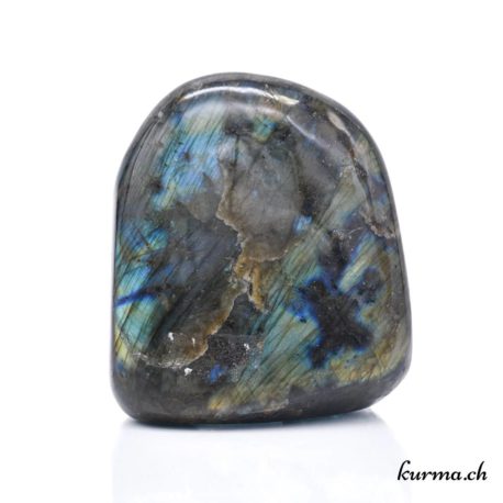 Acheter Menhir Labradorite 960gr – N°14266.6-11 dans la boutique en ligne Kûrma. Spécialisé dans des pierres de qualité directement importer depuis les artisans lapidaires.