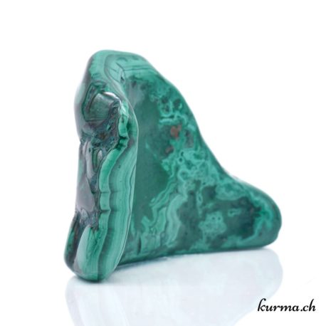 Acheter Menhir Malachite 338gr – N°14262.2-21 dans la boutique en ligne Kûrma. Spécialisé dans des pierres de qualité directement importer depuis les artisans lapidaires.